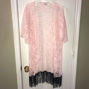 LuLaRoe Light Pink Lace Kimono With Fringe Seize Small